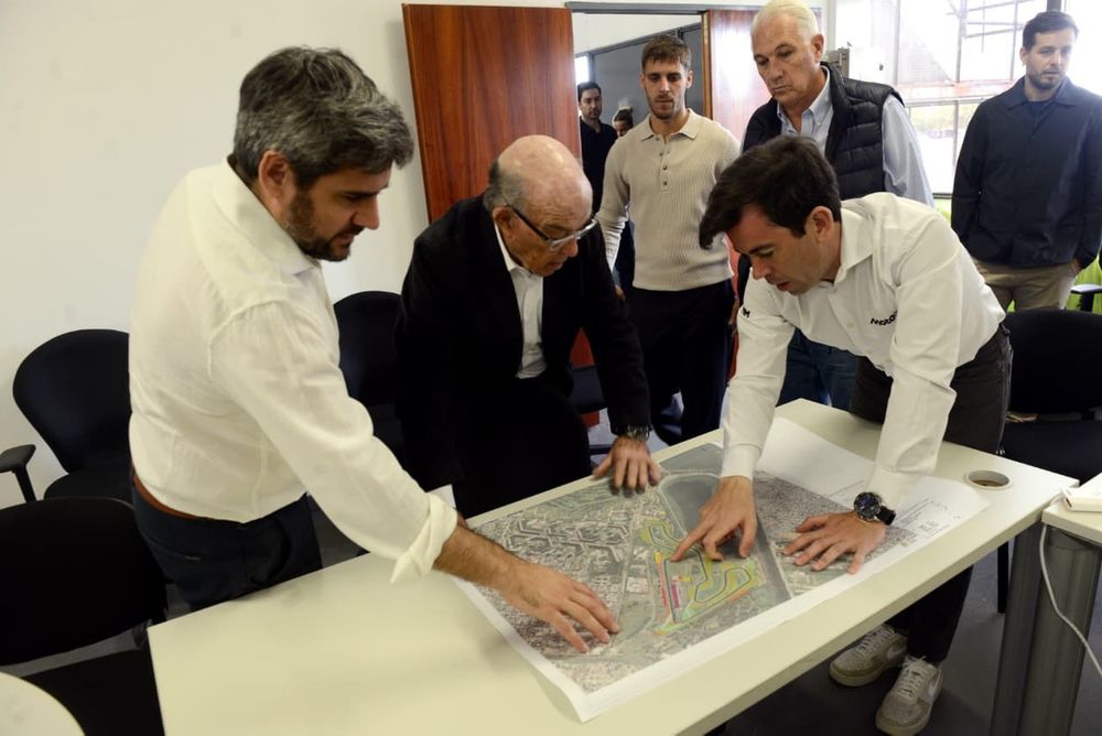 Carmelo et Carlos Ezpeleta lors d'une visite officielle à Buenos Aires