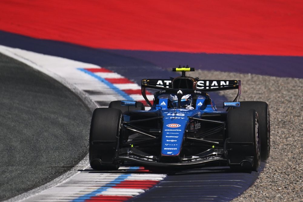 Luke Browning au volant de la Williams FW48 lors d'essais libres en Autriche