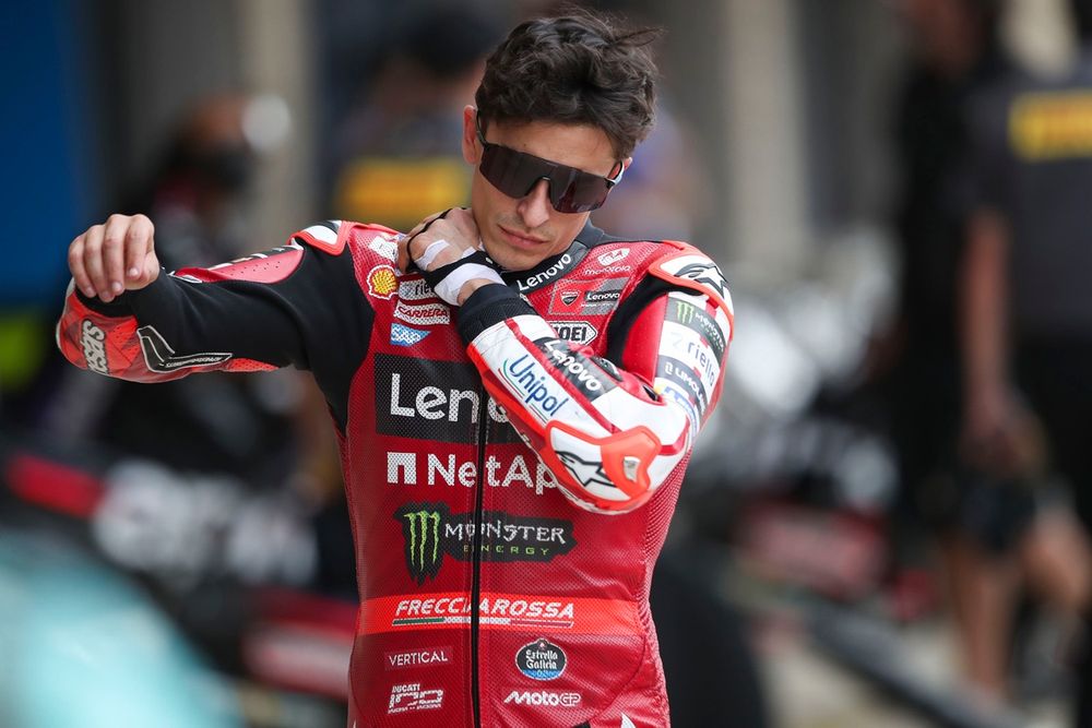 Marc Márquez en tenue Ducati, affichant une limitation physique au départ de la saison 2024