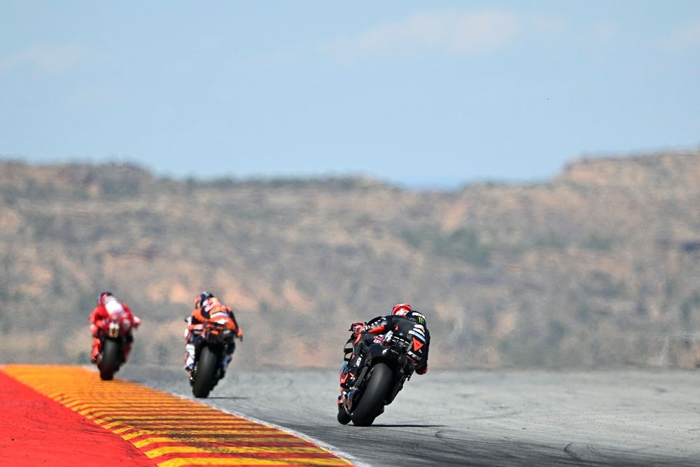 Marco Bezzecchi en Aprilia Racing, troisième après la lutte avec Marc Márquez au GP d'Aragón