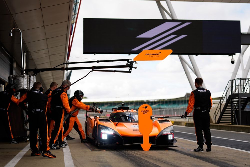 Essais de McLaren avec son prototype LMDh à Silverstone