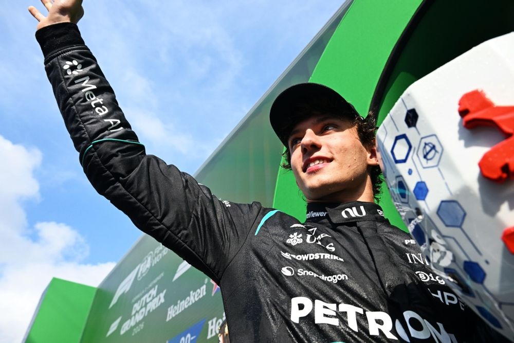 Kimi Antonelli au volant de sa Mercedes, prêt pour Monza