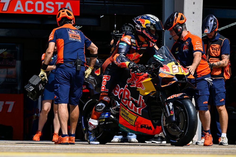 Pedro Acosta en Red Bull KTM, illustrant l’implication de KTM dans le débat sur le régime à une seule moto