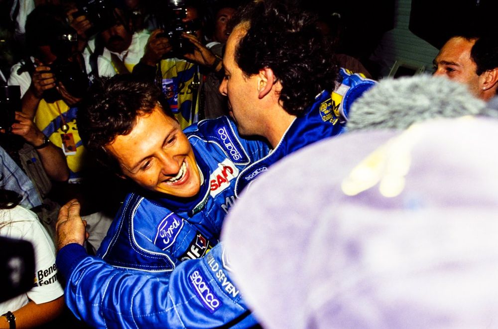 Michael Schumacher célèbre son premier titre de champion du monde en 1994.