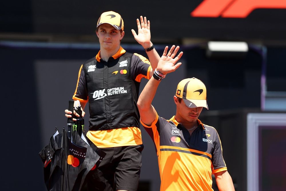 Oscar Piastri et Lando Norris côte à côte lors d'une séance d'essais