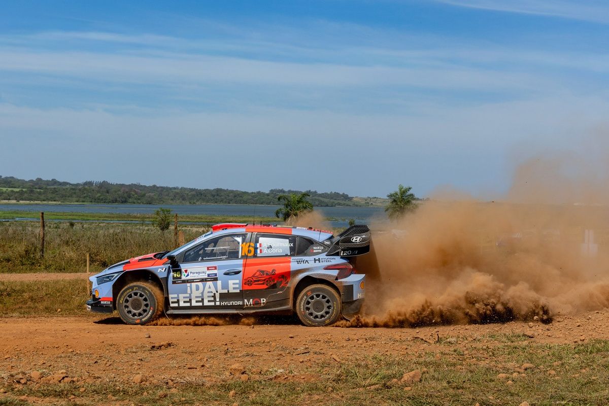 Adrien Fourmaux et Alexandre Coria, pilote Hyundai, sur une spéciales du Rallye du Paraguay