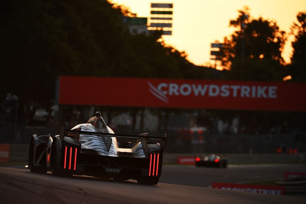 Théo Pourchaire au volant de la Peugeot 9X8 lors des 24 Heures du Mans 2026.