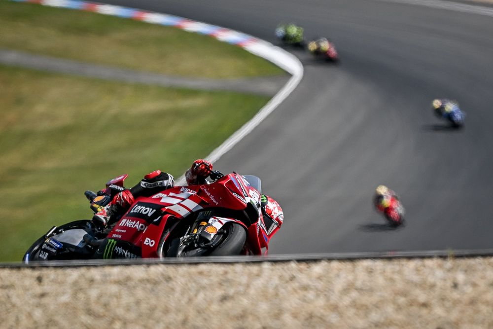 Francesco Bagnaia du Ducati Team dans les stands du MotoGP 2026