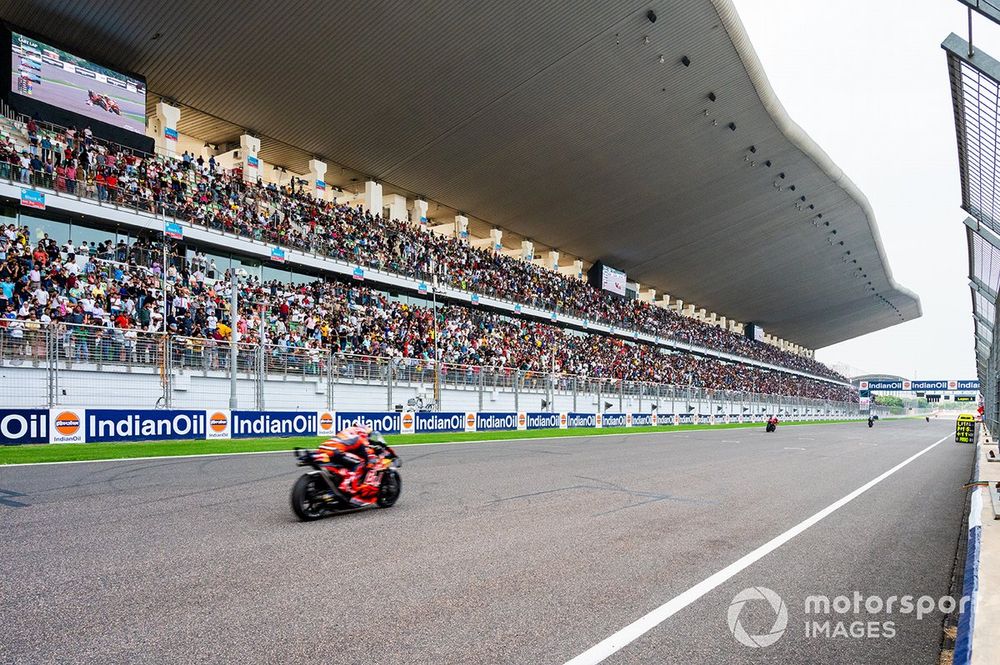 Spectateurs dans les tribunes d'un Grand Prix MotoGP