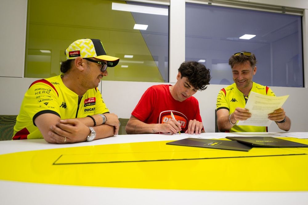Fermín Aldeguer avec Alessio Salucci et Pablo Nieto, VR46 Racing Team
