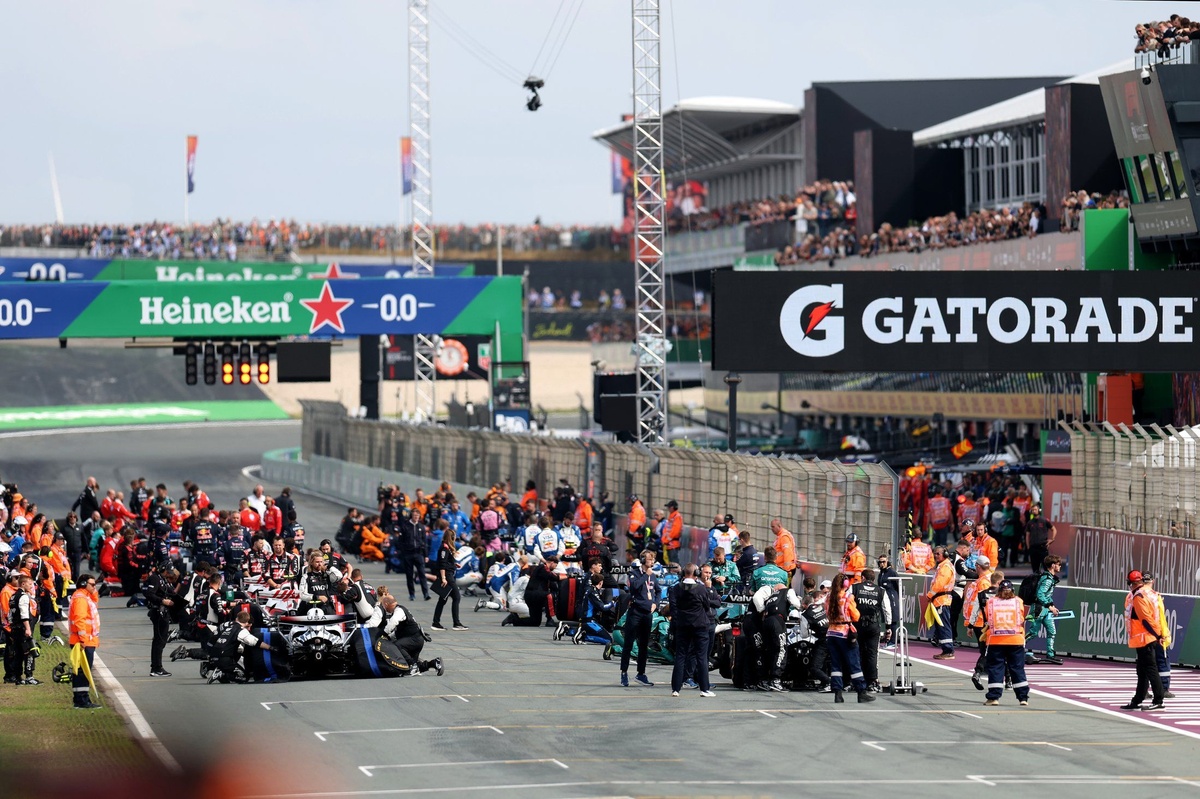 Vue de la grille de départ du sprint du Grand Prix des Pays-Bas 2026 à Zandvoort