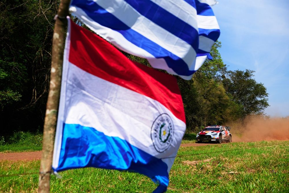 Hayden Paddon et John Kennard (Hyundai) en action sur le Rallye du Paraguay