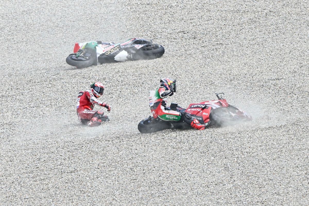 Johann Zarco lors de sa chute au Grand Prix de Catalogne